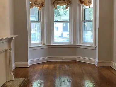 living room - 2708 E Broad St