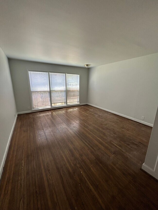 Foto del edificio - 246 White Bridge Rd