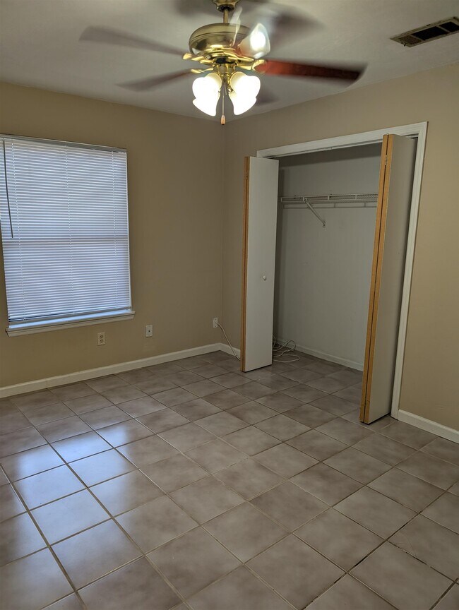 Foto del edificio - 2035 Continental Ave