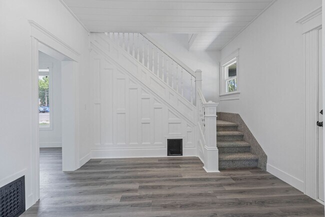 Foto del edificio - 5 Bed 2 Bath MODERN HERITAGE HOME