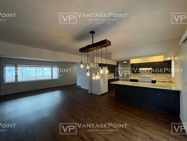 Building Photo - W656 Edwards Ave