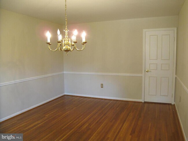 Foto del edificio - 8835 Tuckerman Ln
