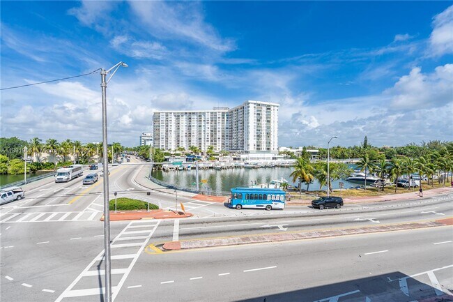Foto del edificio - 4101 Indian Creek Dr