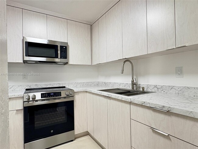 Foto del edificio - 7711 SW 56th St