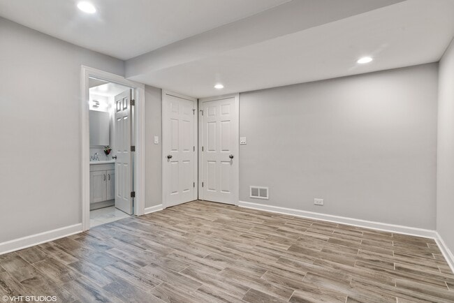 Building Photo - 1620 W Warren Blvd