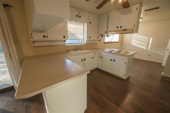Building Photo - 500 Canyon Ridge Dr