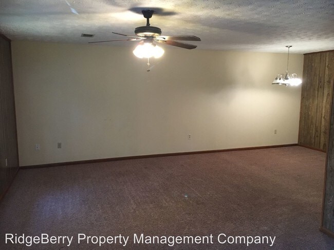 Building Photo - 511-5Z2 Chateau Dr SE