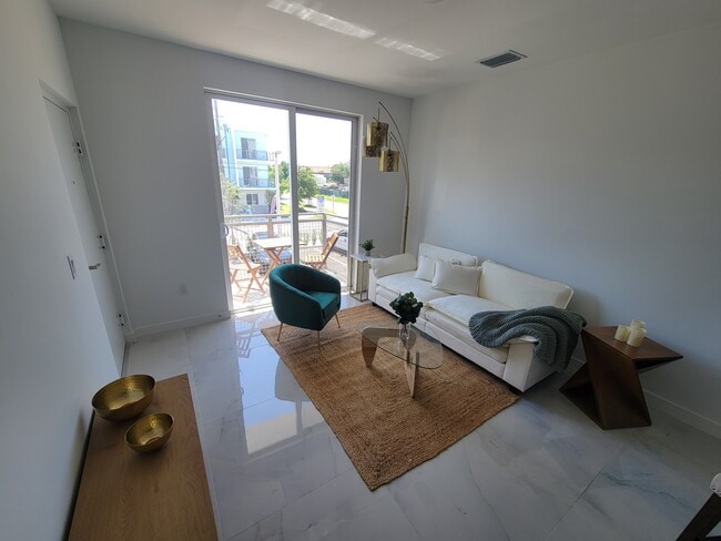 Building Photo - 935 SW 72nd Ave