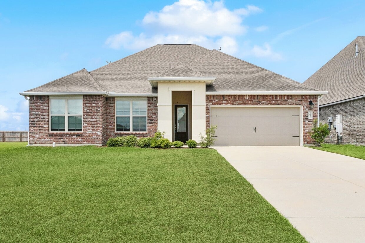 Primary Photo - Stunning Family Home with Southern Charm i...