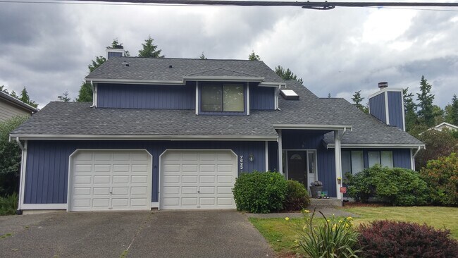 Stunning Home with Expansive Lot - 7622 NE 124th St
