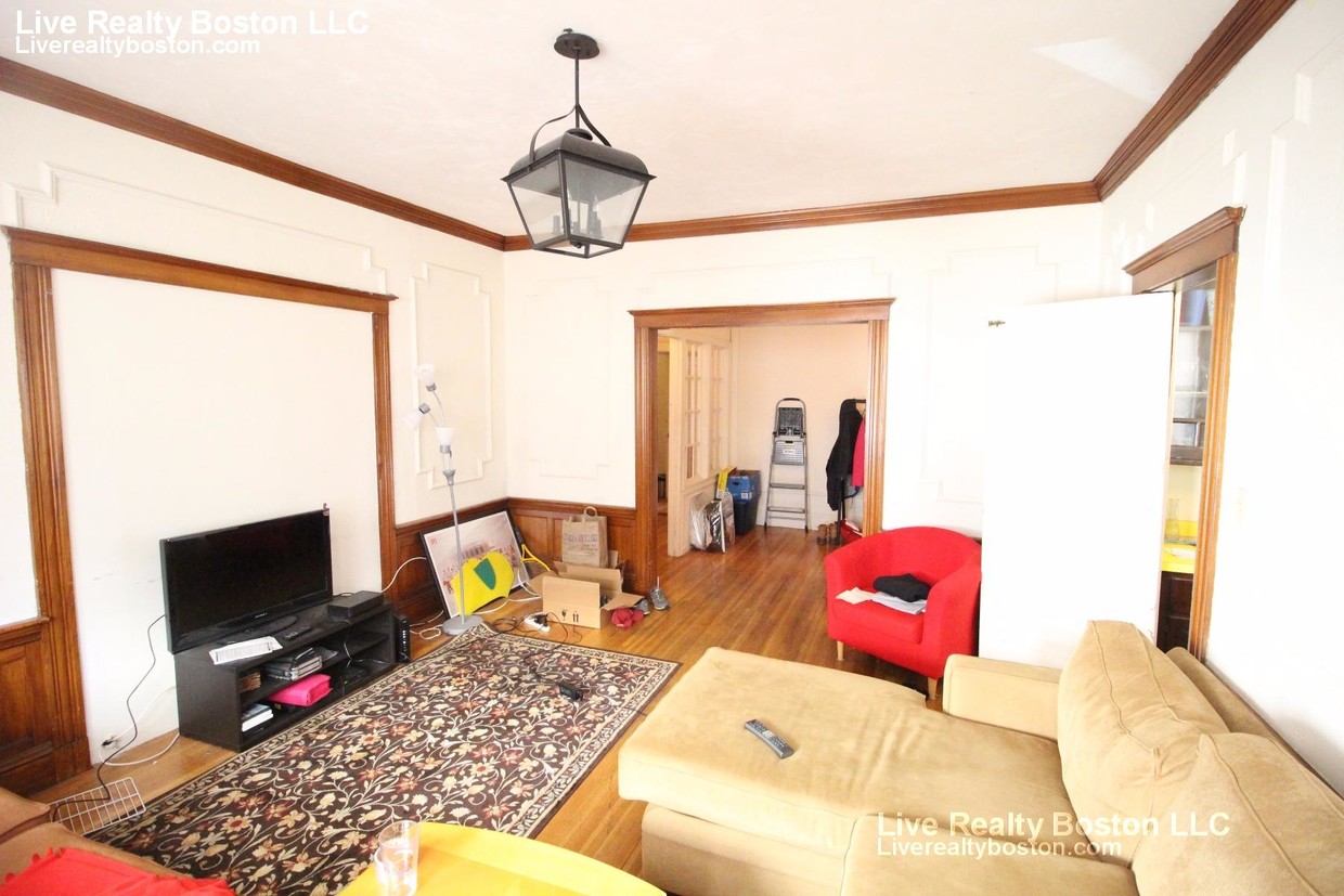 Primary Photo - 76 Verndale St