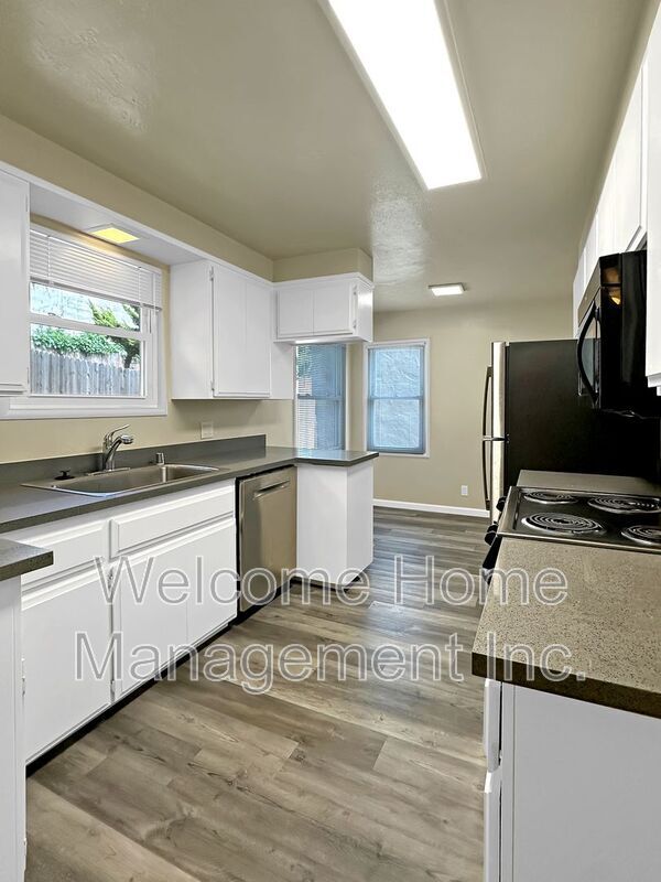 Foto del edificio - 1228 Sandelin Ave