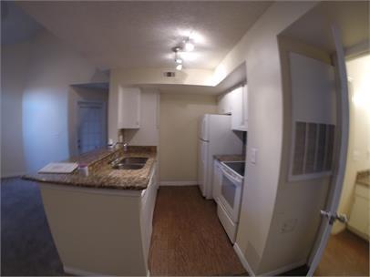 Building Photo - 3 bedrooms 2 bath with balcony condo 1,247...
