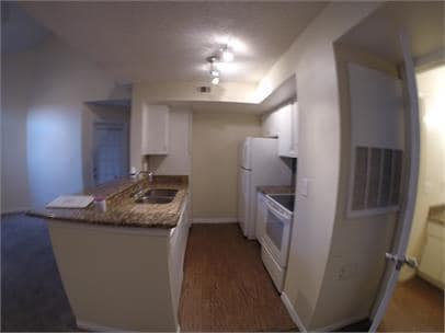 Foto del edificio - 3 bedrooms 2 bath with balcony condo 1,247...