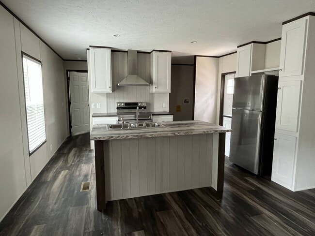 Foto del edificio - 14142 Lorraine Rd