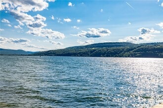 Building Photo - 1519 S Lake Rd