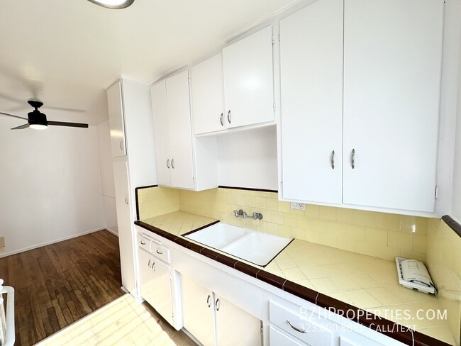 Foto del edificio - Updated Charming 1Bedroom 1Bathroom In Pri...