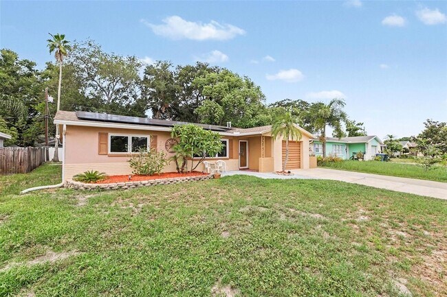 Building Photo - 1520 Simmons Dr