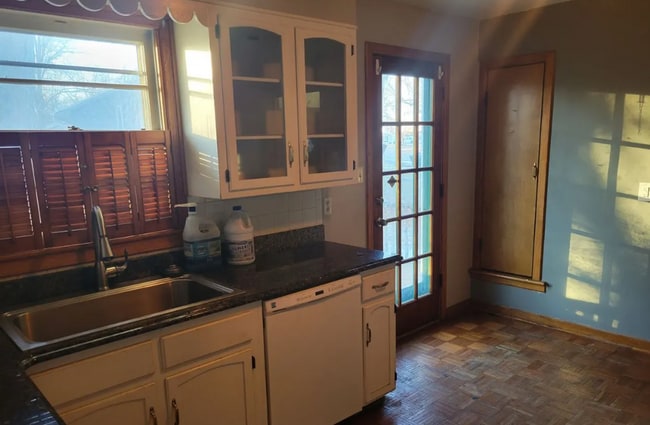 Building Photo - Don't miss out on this beautiful home!