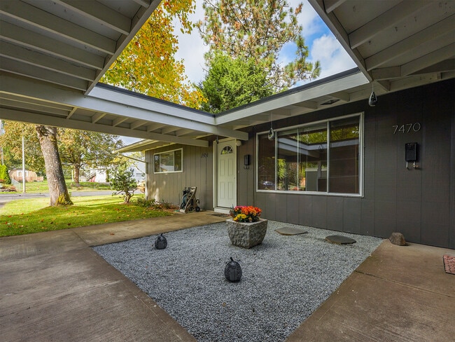 Building Photo - 7460 SW Bel Aire Dr