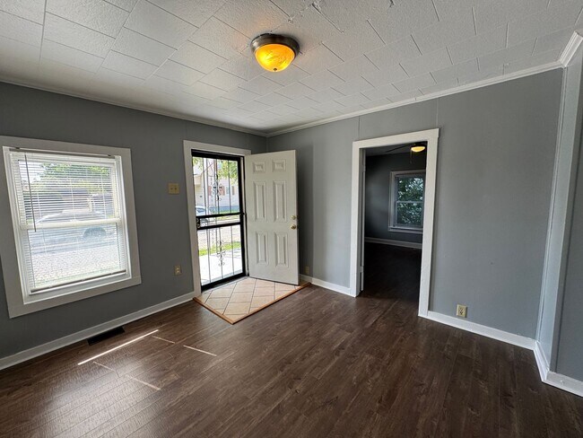 Building Photo - Christian Park 2 Bedroom 1 Bath