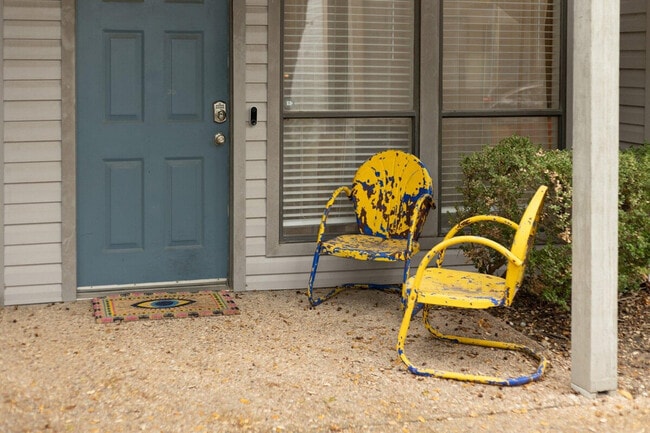 Building Photo - 802 S 1st St