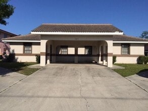 Building Photo - 2623 Magdalina Dr