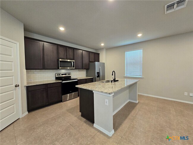Foto del edificio - 2565 Hiddenbrooke Trace
