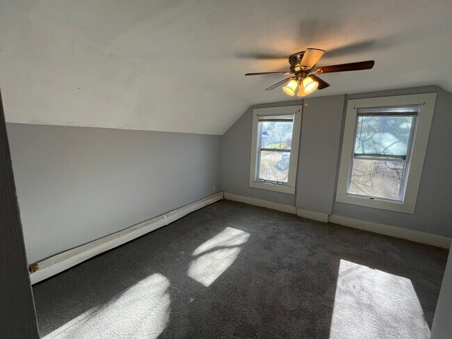 Building Photo - 218 3rd Ave E