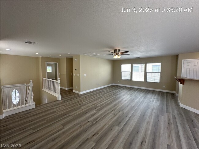 Foto del edificio - 9754 Splendor Sky Ave