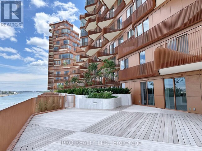 Building Photo - 155-155 Merchants' Wharf