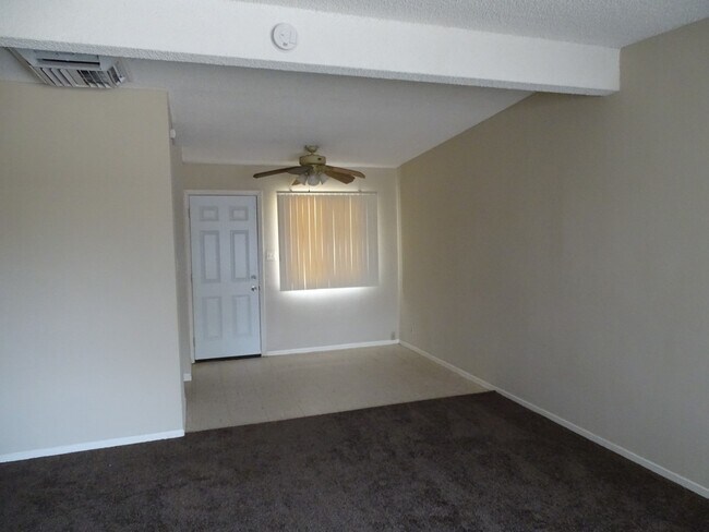 Foto del edificio - 3 Bed 1 Bath