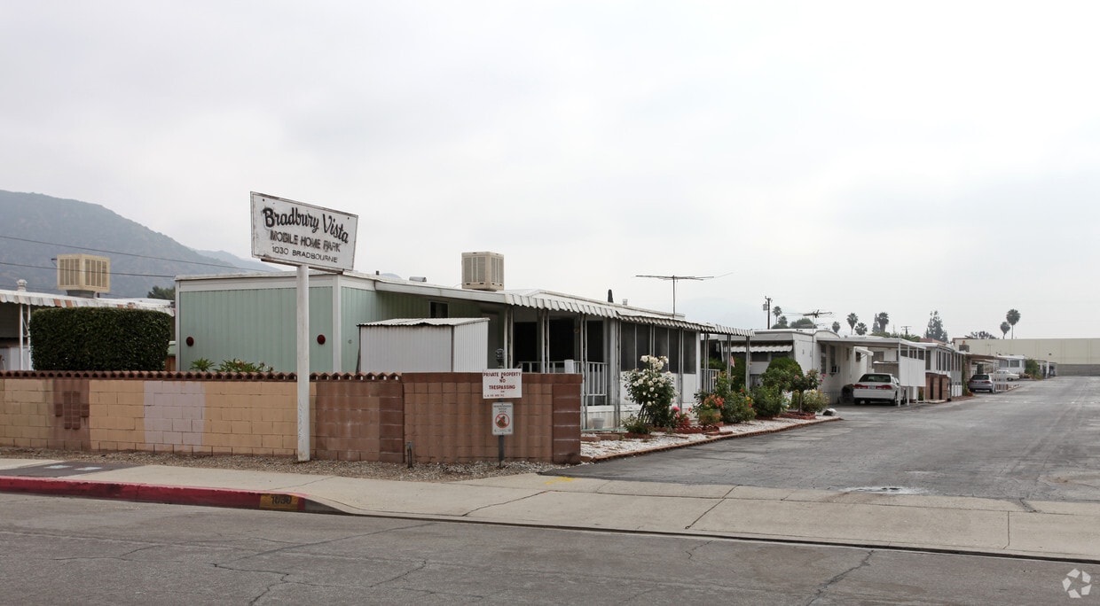 Tree Lane Mobile Park Apartments in Duarte, CA