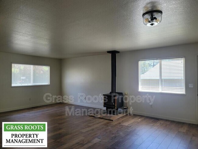 Foto del edificio - 23198 Lone Pine Drive