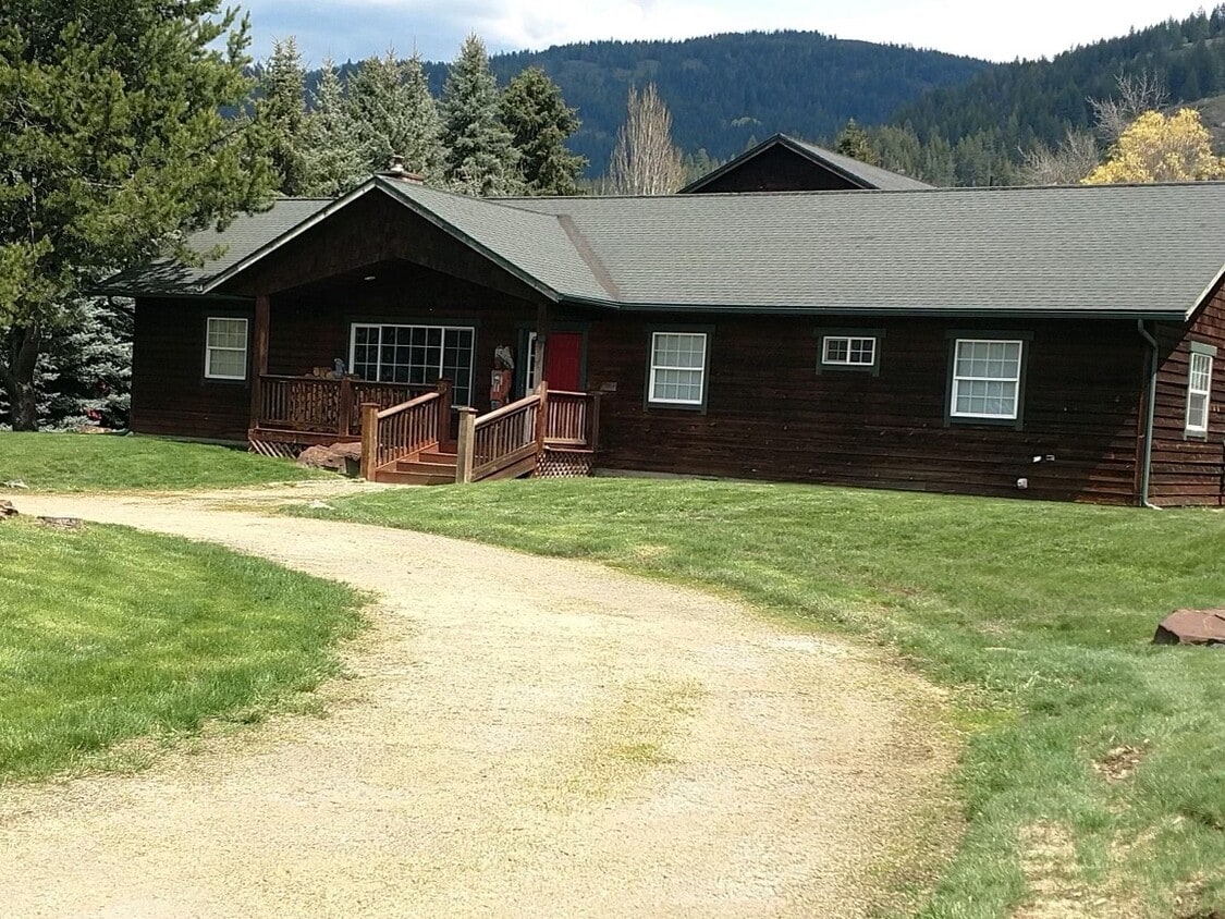 90 Comeback Bay Ln, Sagle, ID 83860 House Rental in Sagle, ID