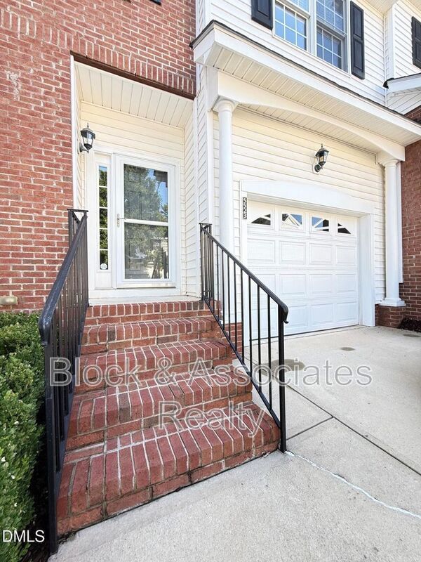 Foto del edificio - 5523 Cottonrose Ln