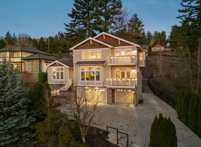 Foto del edificio - Spacious Happy Valley 4 Bedroom + Office Home with Valley Views, 3-Car Garage & Entertainer’s Bac...