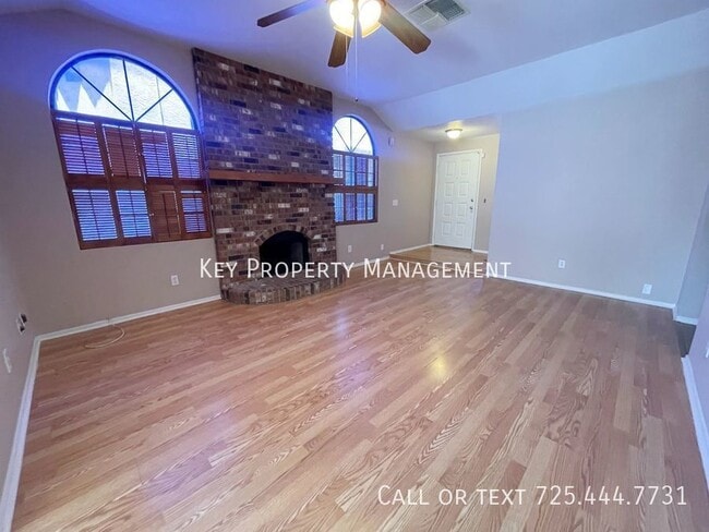 Building Photo - SINGLE STORY 3 BEDROOM 2 BATH HOME W/ 2 CA...