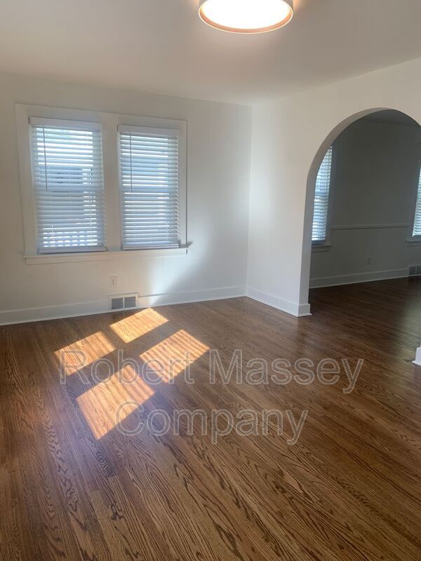 Photo - 127 McCready Ave House