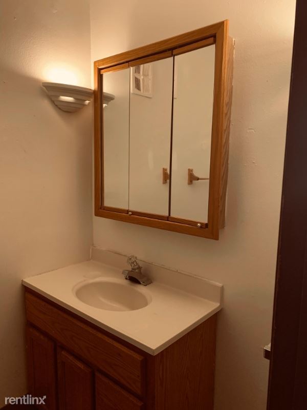 Building Photo - 3 br, 1.5 bath Condo - 8884j n 95th st