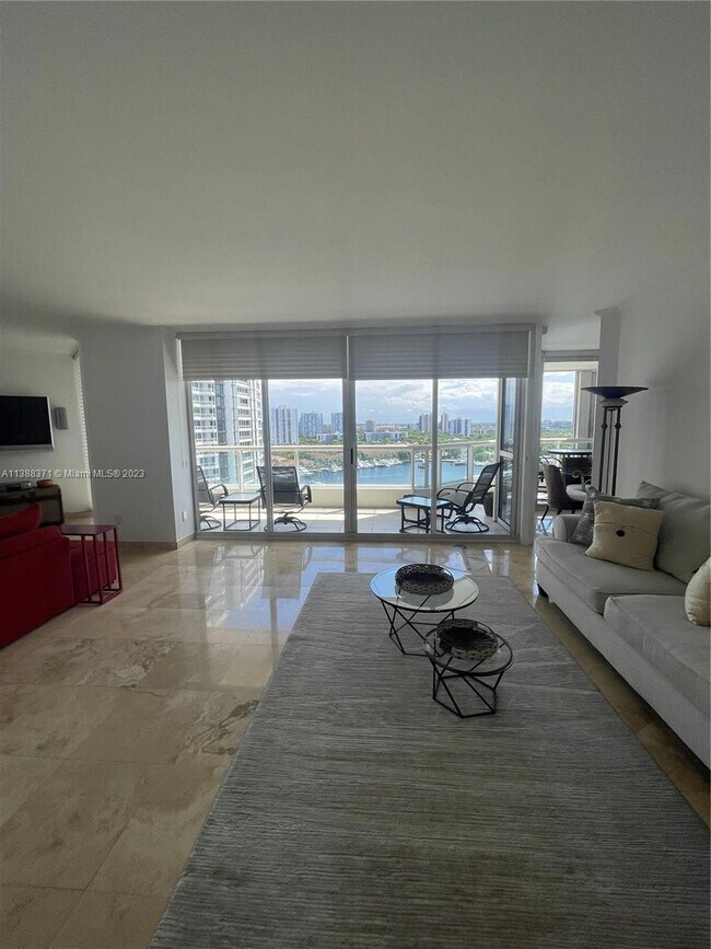 Foto del edificio - 21205 Yacht Club Dr