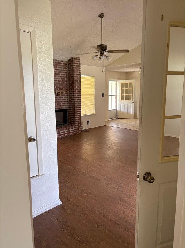 Building Photo - 349 Glenvalley Cir