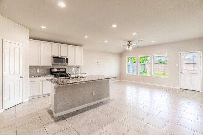 Building Photo - 7558 Highland Chase Dr