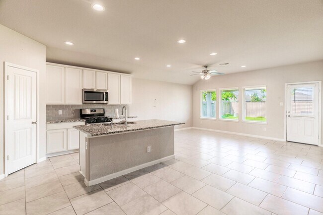 Foto del edificio - 7558 Highland Chase Dr