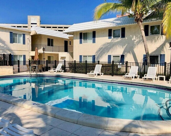 8605 SW 68th Ct Unit 6, Pinecrest, FL 33156 Condo for Rent in