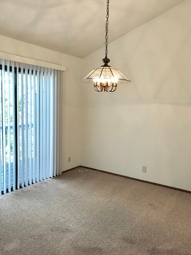 Foto del edificio - 1681 Tice Valley Blvd