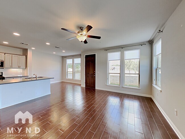 Foto del edificio - 13800 Lyndhurst St