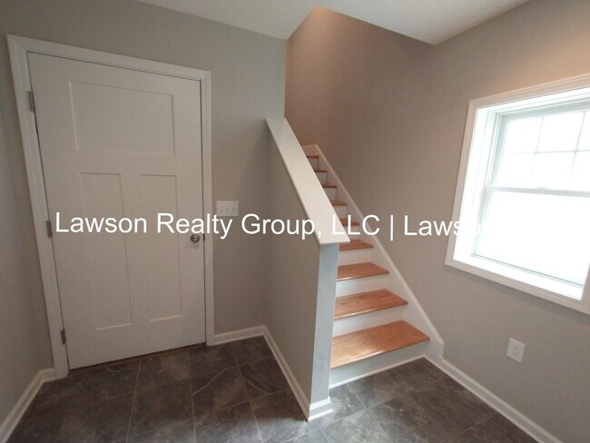 Foto del edificio - Upscale Three Bedroom in Colonial Green with Garage