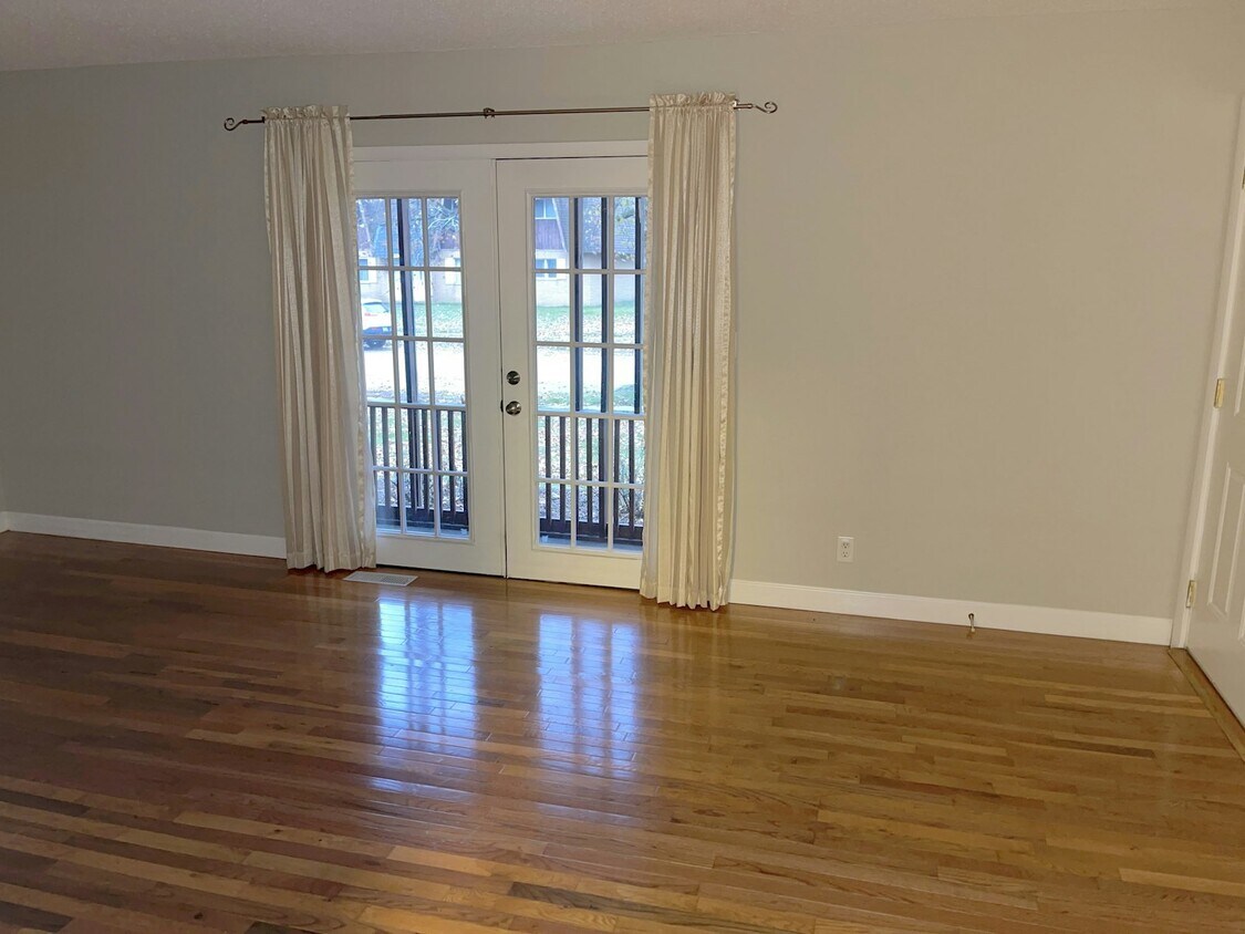 Foto principal - 2207 Saratoga Dr