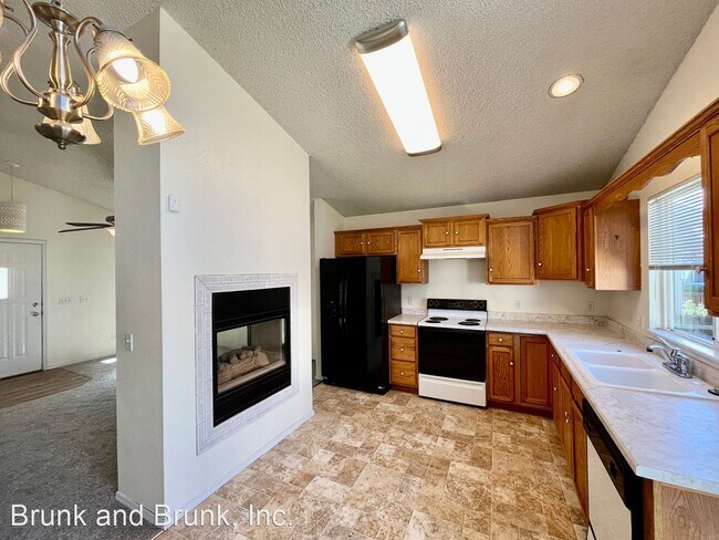 Building Photo - 4 br, 3 bath House - 6157 Bow River Drive